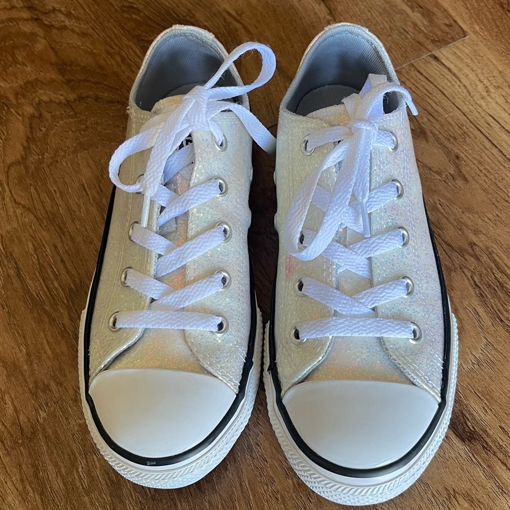 ✨Iridescent glitter coated chuck Taylor converse!✨